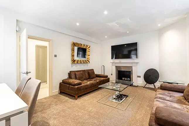 Flat to rent in Flat, Cornwall Gardens Court, -, Cornwall Gardens, London SW7