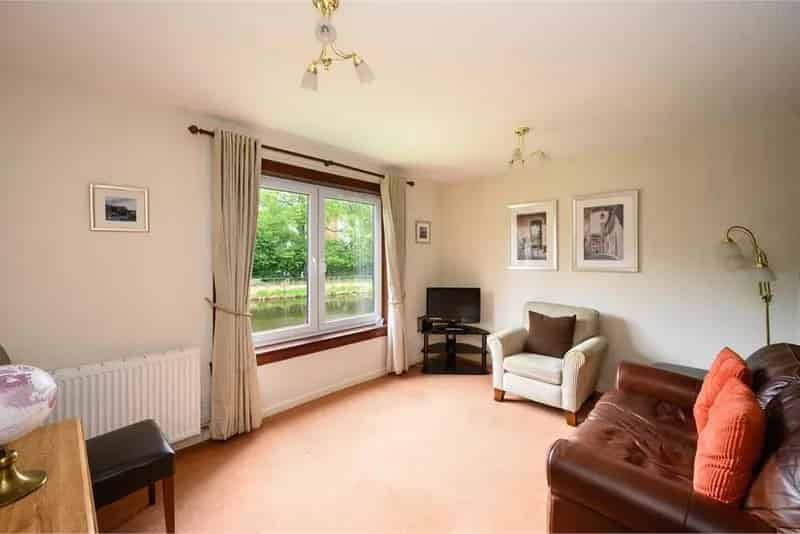 1 Bed Flat Leith River Views Ground Floor Close Shops Transport