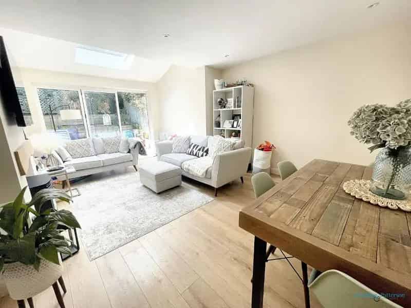2 Bed House for Sale Near High Street