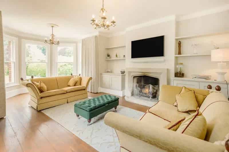 6 bedroom house for sale