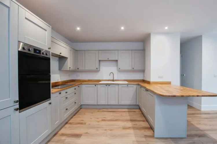 Five Double Bedroom Detached Home BH22