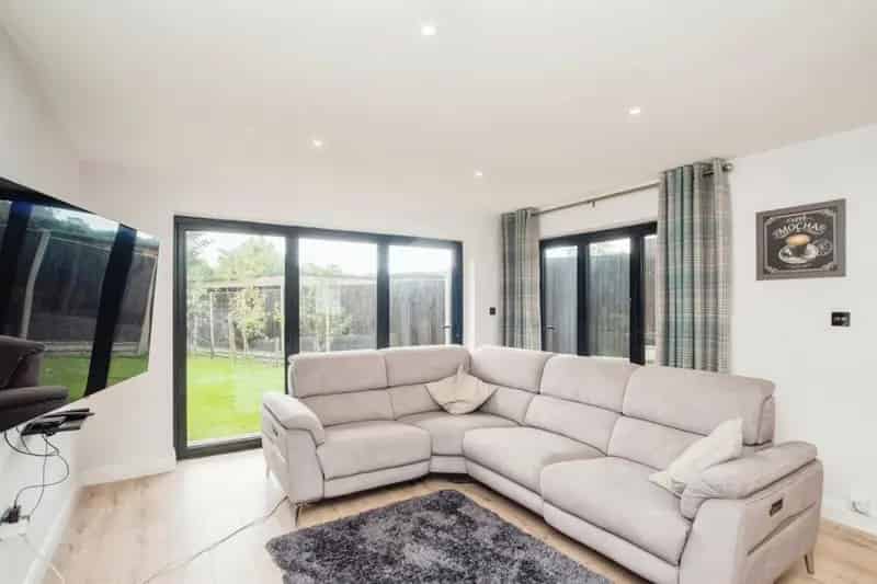3 Bed Semi-Detached House Bedmond Road Modern Family Home