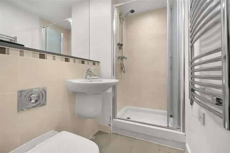 2 bed flat for sale
