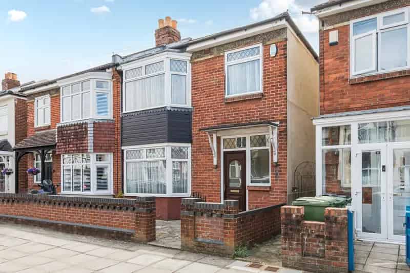 3 Bedroom Semi Detached House to Rent Portsmouth