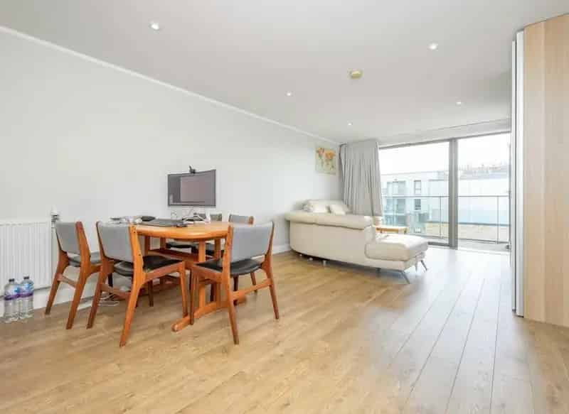Luxury 3-Bedroom Apartment in Canary Wharf