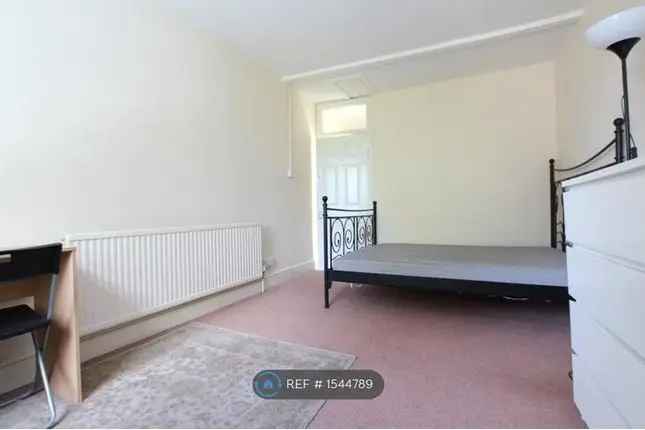 Semi-detached House to Rent Bristol BS6