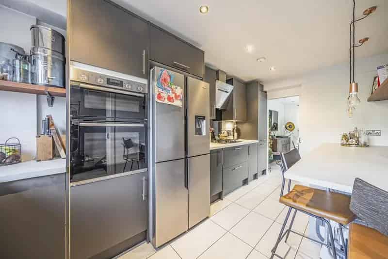 Three Bed Two Bath End Terrace House Extended Refurbished