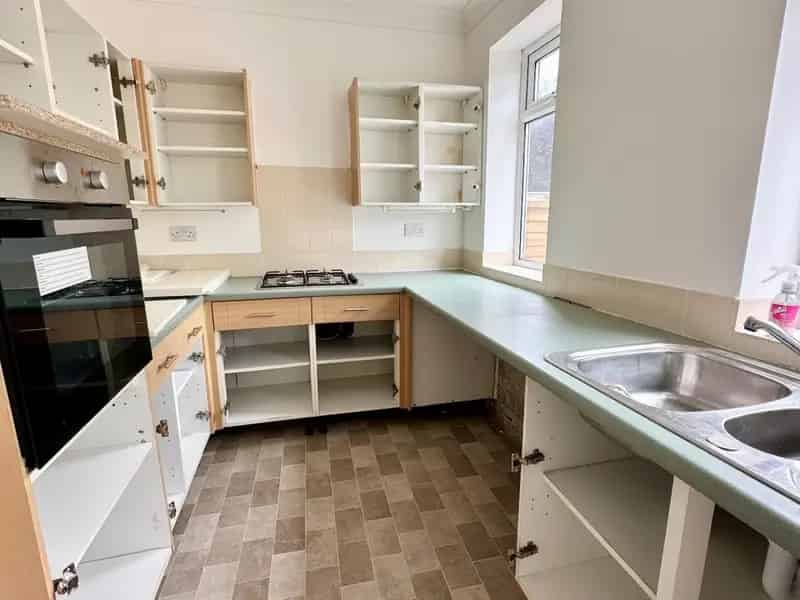 2 Bedroom End Terraced House To Let