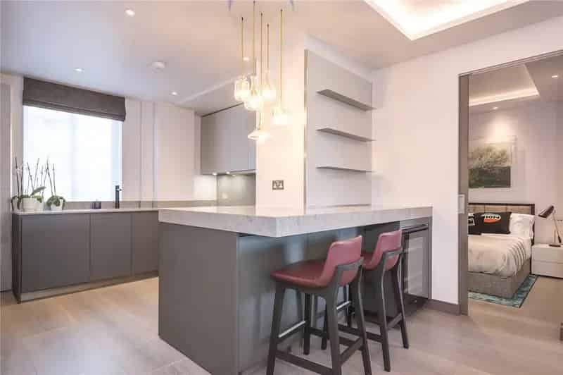 3 Bedroom Flat for Sale near Hyde Park