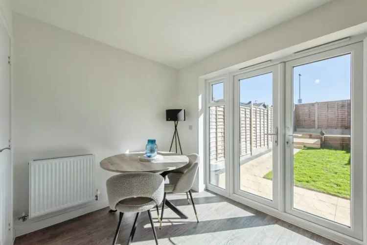 2 Bed House with Garden and Parking