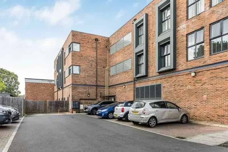 2 Bedroom Flat for Sale near Eden Park
