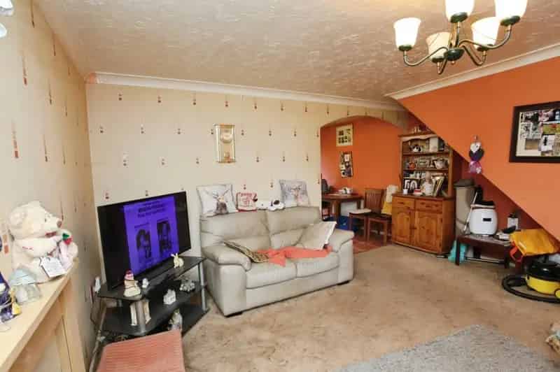 3 Bedroom End Terrace House For Sale