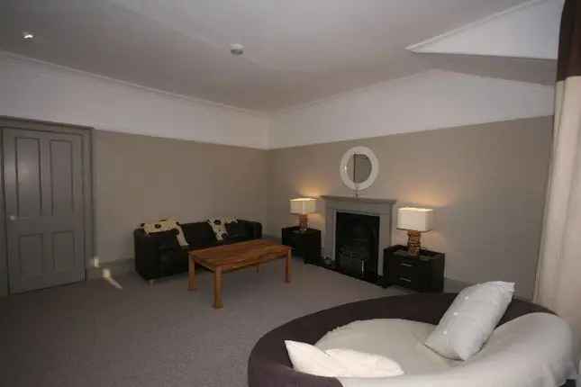 Flat to rent in Woodside Crescent, Park, Glasgow G3