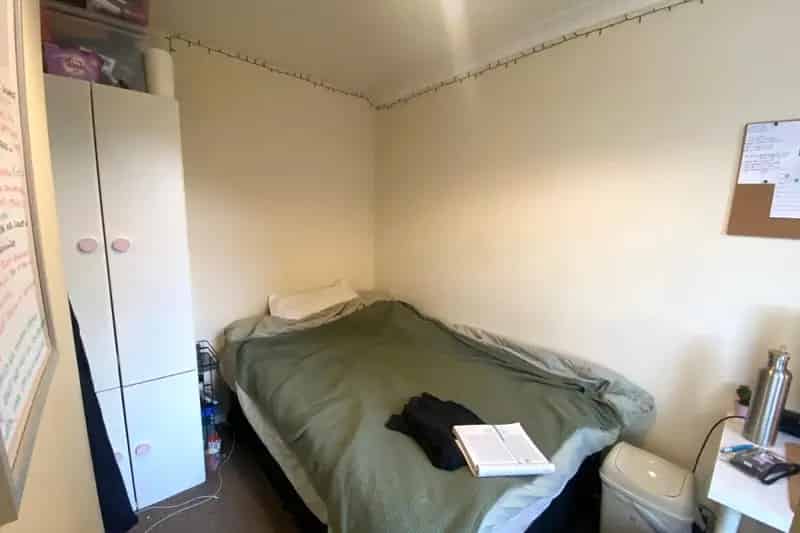 5 Bed House with Garden Garage and Driveway