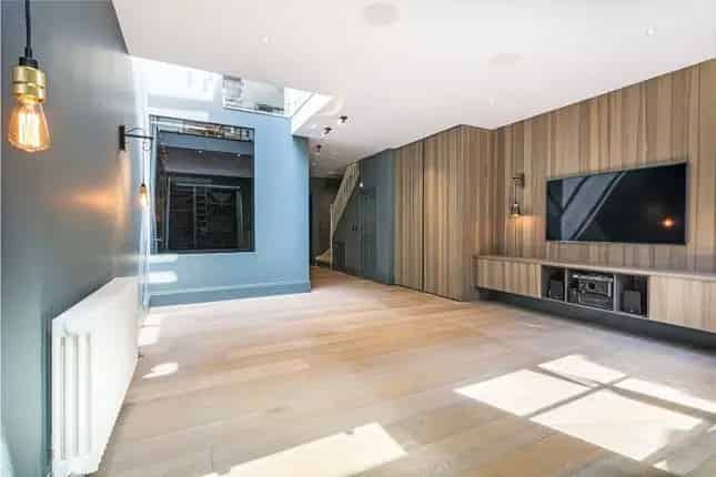 7 Bedroom House for Sale in London SW11
