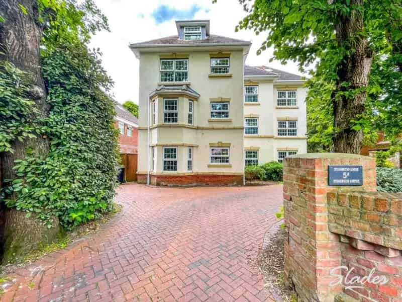 2 Bedroom Apartment Near Beach Southbourne