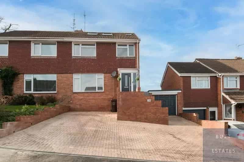 4 Bedroom Semi-Detached House for Sale