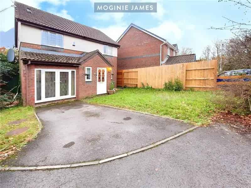 4 Bedroom Detached House for Sale in Pontprennau