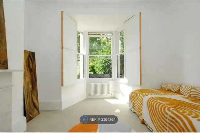 Semi Detached House to Rent London N16