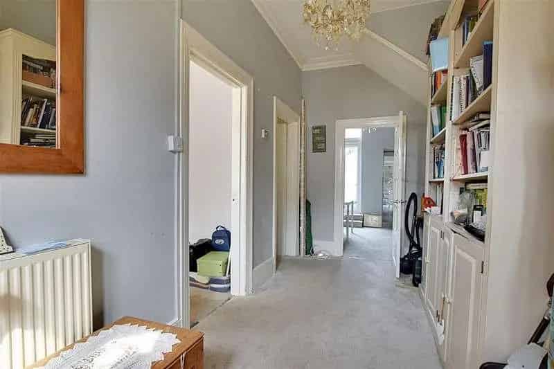 2 bed flat for sale
