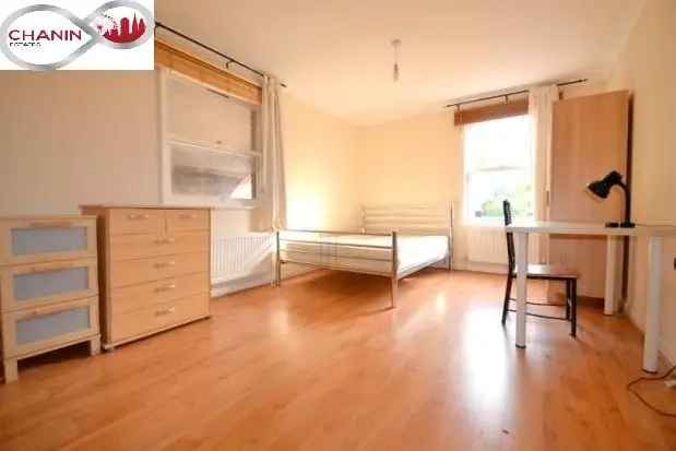 5 Bedroom Townhouse Near Mudchute DLR - Student Accommodation 2025