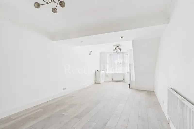 3 bedroom Semi Detached House to rent, Dartford, Kent, DA1
