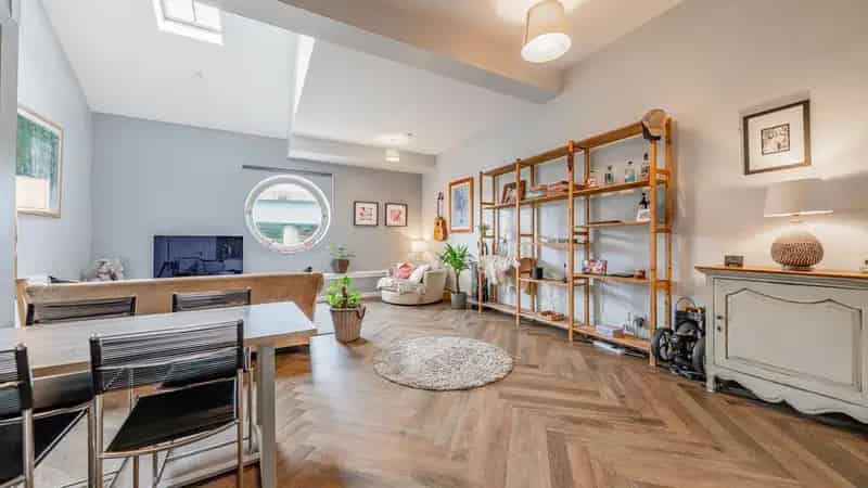 2 Bedroom Flat for Sale in Shawlands