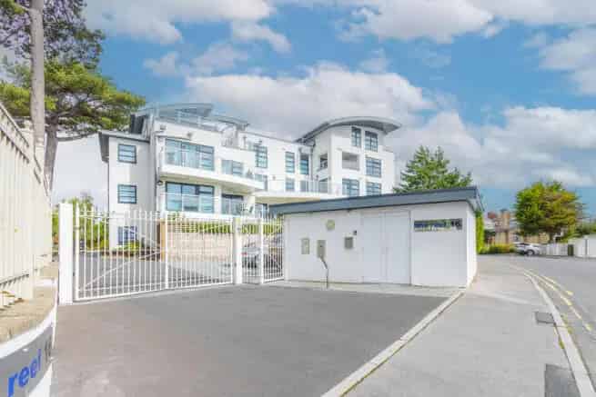 3 Bedroom Apartment near Beach in Boscombe's Reef Development