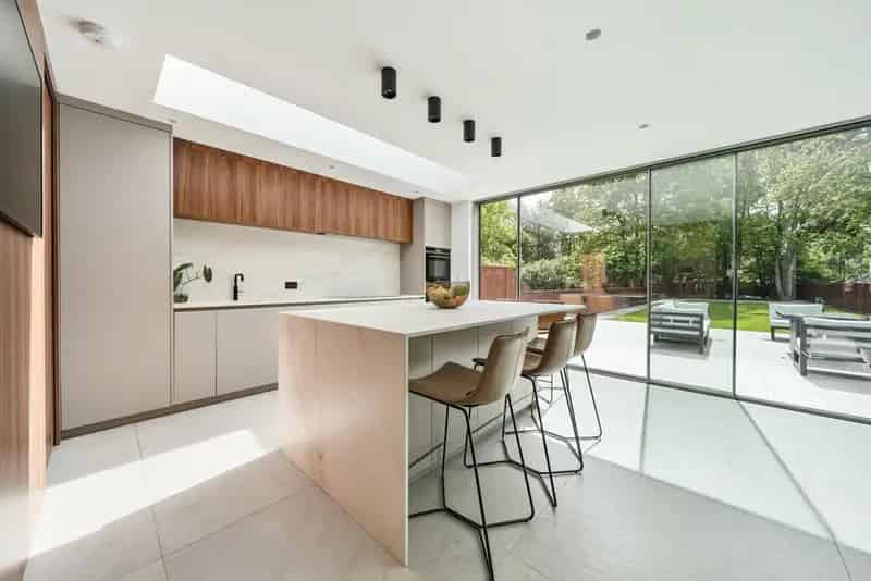 5 Bedroom Detached House in Beckenham