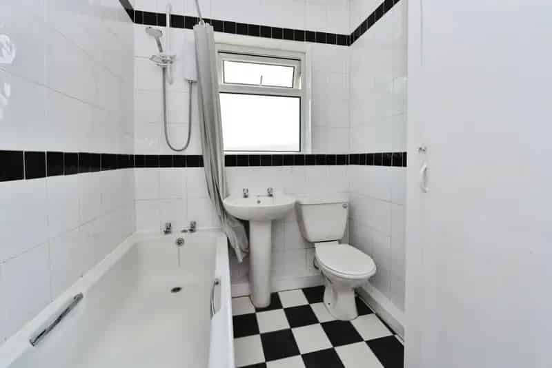 3 Bedroom Mid Terrace House with Shop - Investment Opportunity