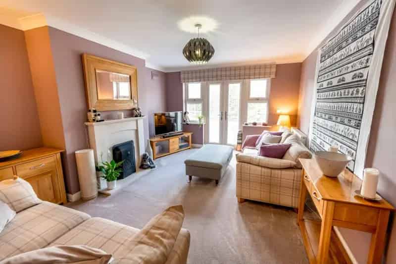 4 bedroom House
 For Sale 
Total Size: 1637 SQ FT
