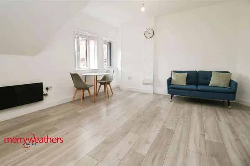 3 Bed Flat for Sale Town Centre High Rental Yield
