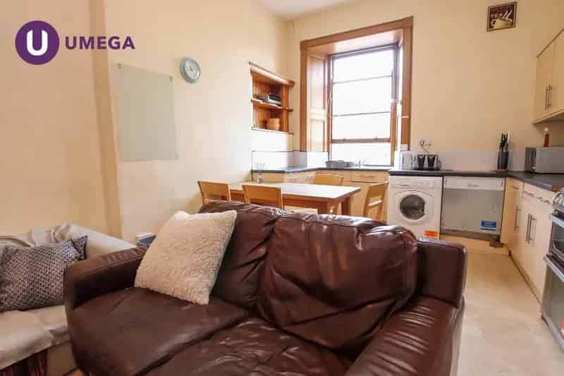 4 Bedroom Apartment to Rent in Marchmont, Edinburgh