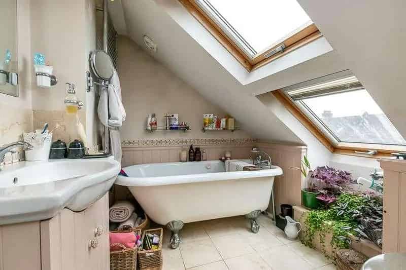 45 Bedroom Family Home Addiscombe Near Schools and Transport