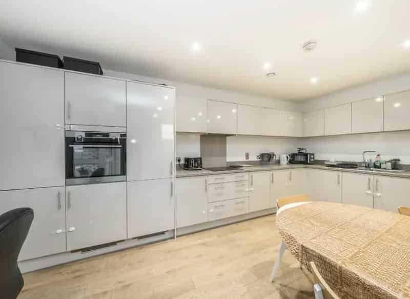 Camberwell 2-Bed 2-Bath Apartment Modern Open-Plan Living