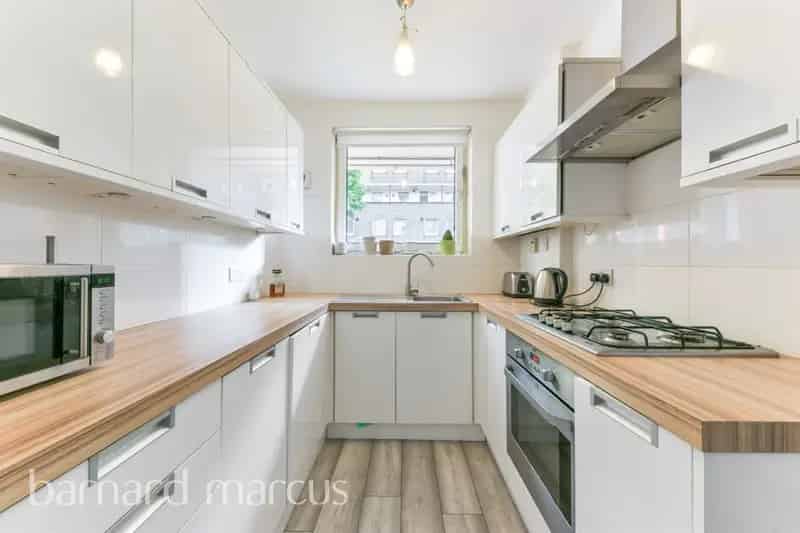 3 Double Bedroom Split Level Flat Near Clapham Junction And Wandsworth Town