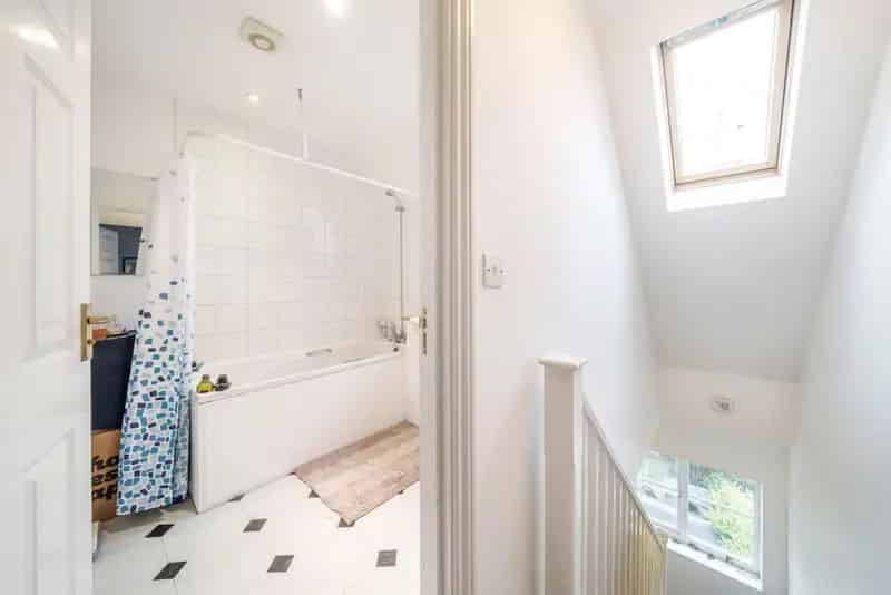 Two Bedroom Split Level Flat with Open Plan Living and Secure Bike Storage