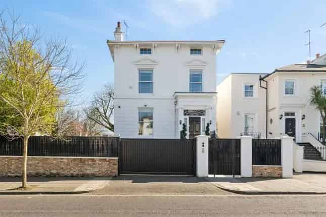 Detached House for Sale in St Johns Wood NW8