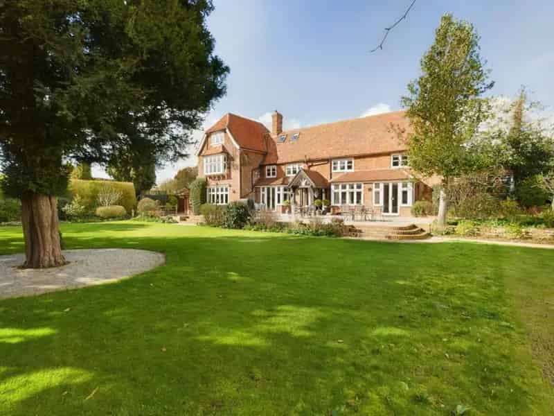 17th Century Priory 6 Bedroom Manor House for Sale