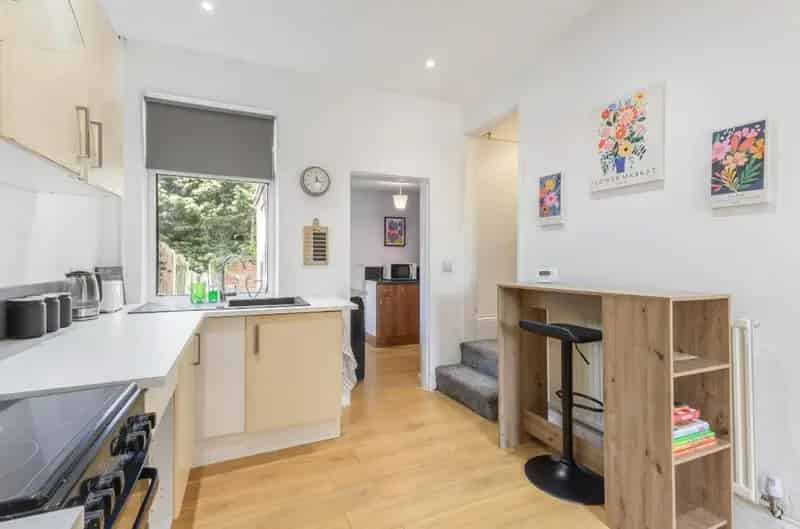 2 Bed House for Sale Spacious Lounge Modern Kitchen