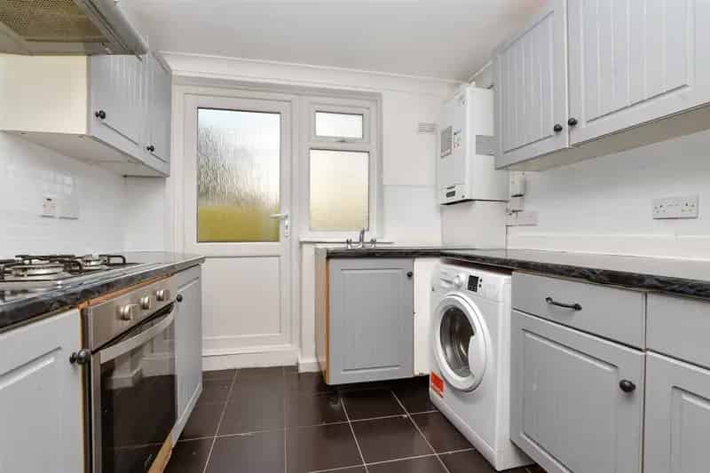 3 Bedroom Flat for Sale in West Purley