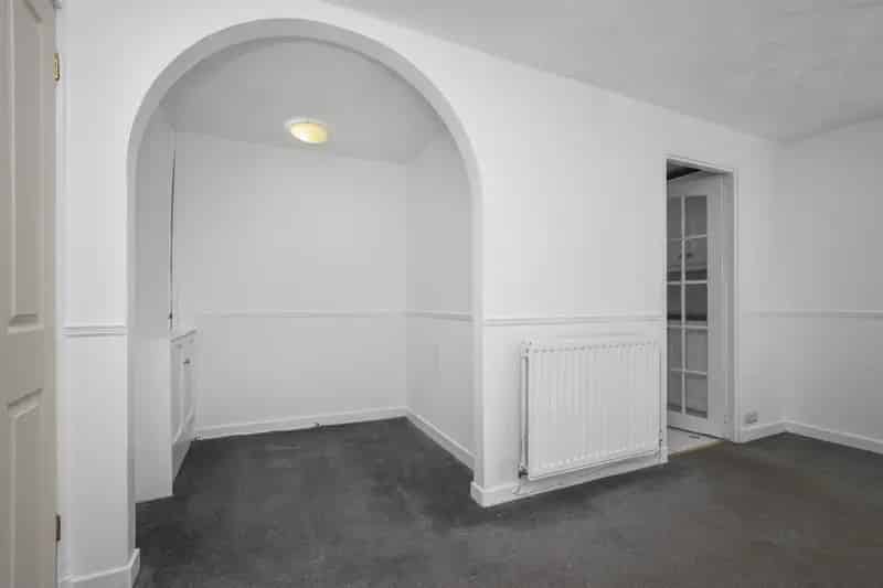 3 Bedroom Flat House to Rent in Chesser Edinburgh