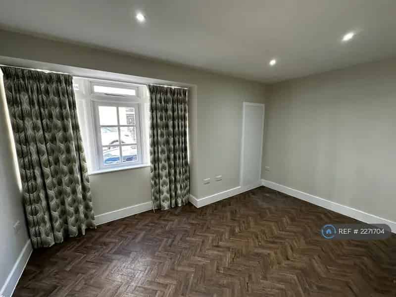 1 Bedroom Flat Modern Furniture and Appliances