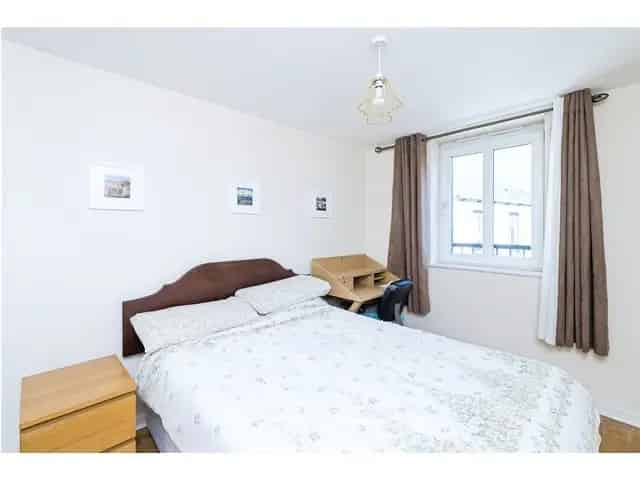2 Bedroom Flat for Sale in Newhaven Edinburgh