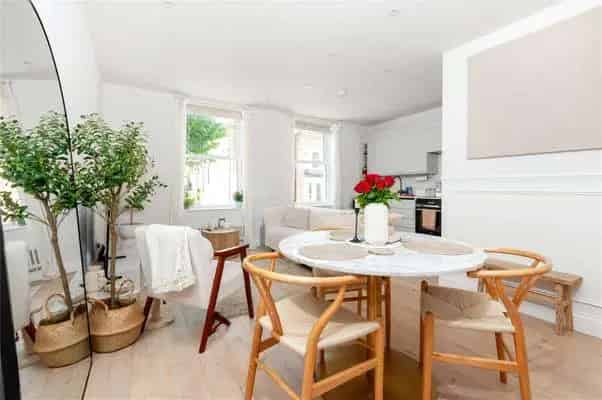 First Floor Apartment in Refurbished Period Property