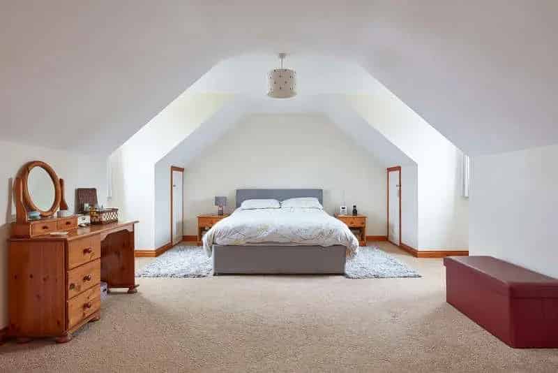 4 Bed Equestrian House with 5 Acres for Sale