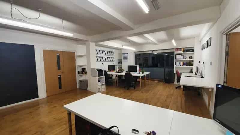 Modern First Floor Offices London Fields 877 sq ft