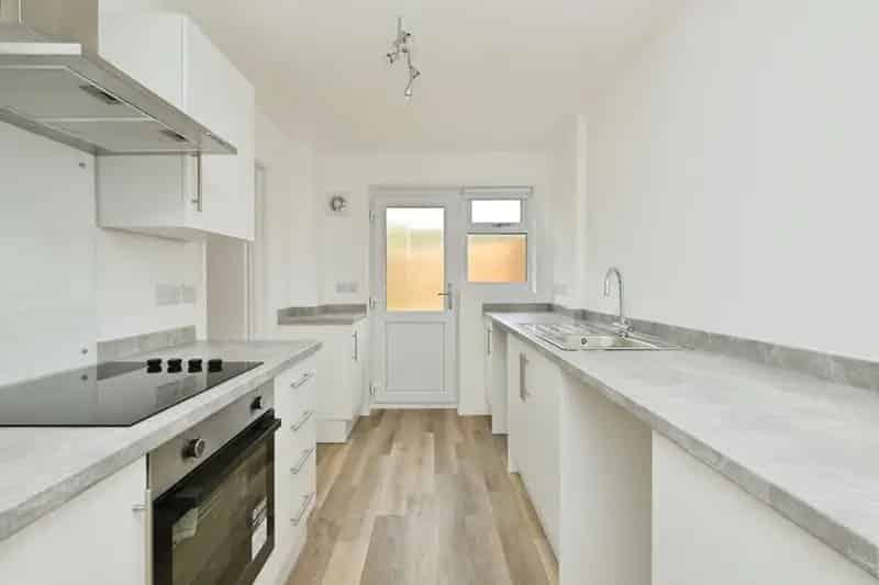 2 Bed Terraced House Wittering Garage Parking New Kitchen