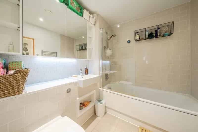 Two Double Bedroom Apartment with Balcony in Elephant & Castle