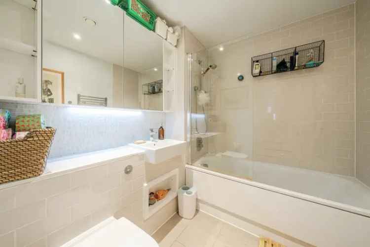 Two Double Bedroom Apartment with Balcony in Elephant & Castle